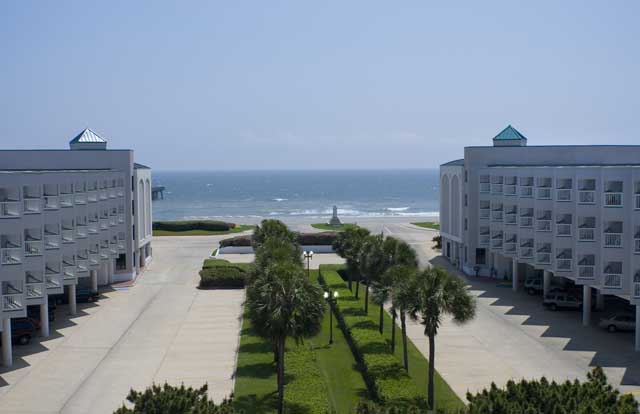 Casa Del Mar Beachfront Suites 